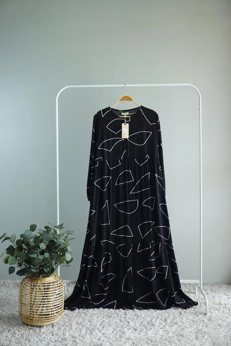 Royal Elegance Designer Abaya – Chic, Classy & Captivating